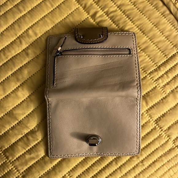Women’s Coach Tan and Brown all leather wallet - Picture 4 of 4